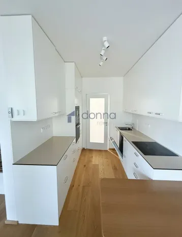 Pronájem bytu 1+kk, Praha, Vladimíra Kobranova, 39 m2