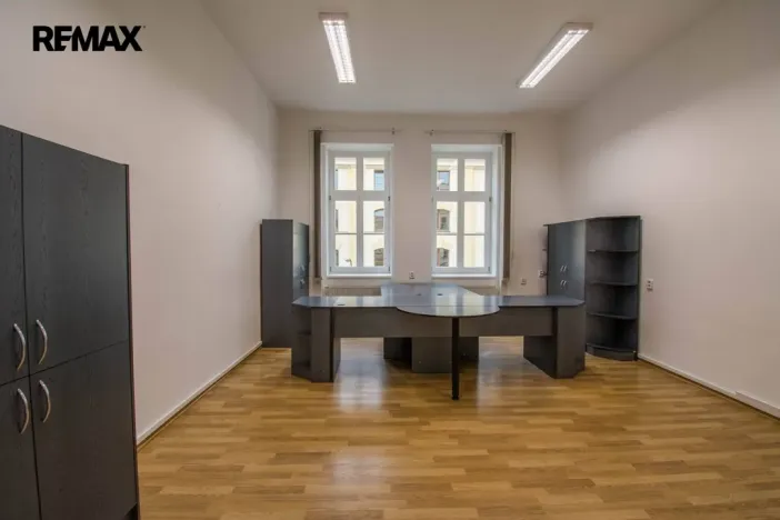 Pronájem kanceláře, Hradec Králové, Československé armády, 60 m2