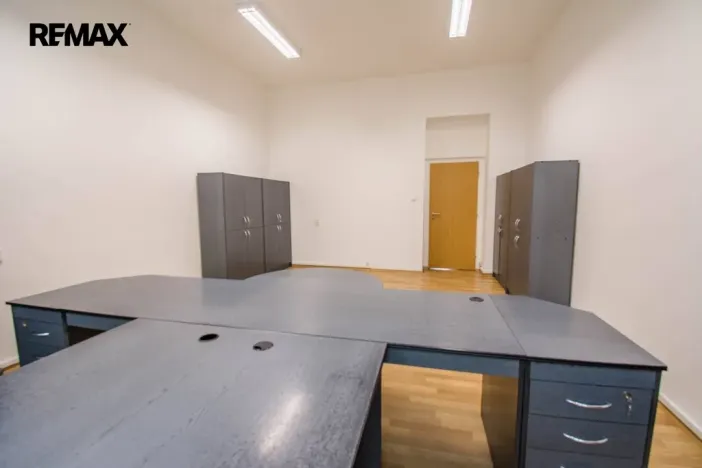 Pronájem kanceláře, Hradec Králové, Československé armády, 60 m2