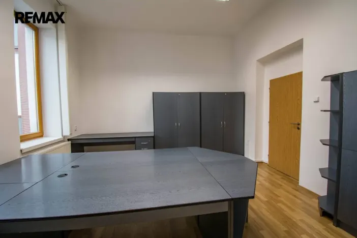Pronájem kanceláře, Hradec Králové, Československé armády, 60 m2