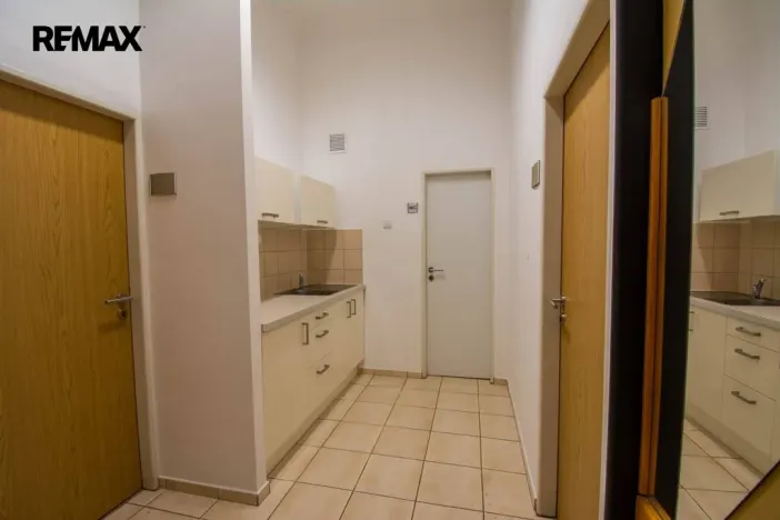 Pronájem kanceláře, Hradec Králové, Československé armády, 60 m2