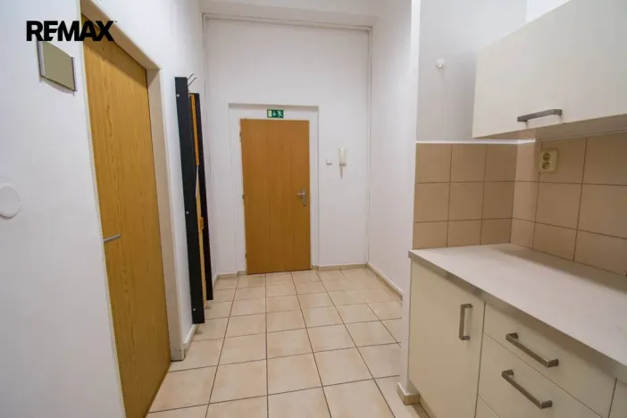 Pronájem kanceláře, Hradec Králové, Československé armády, 60 m2