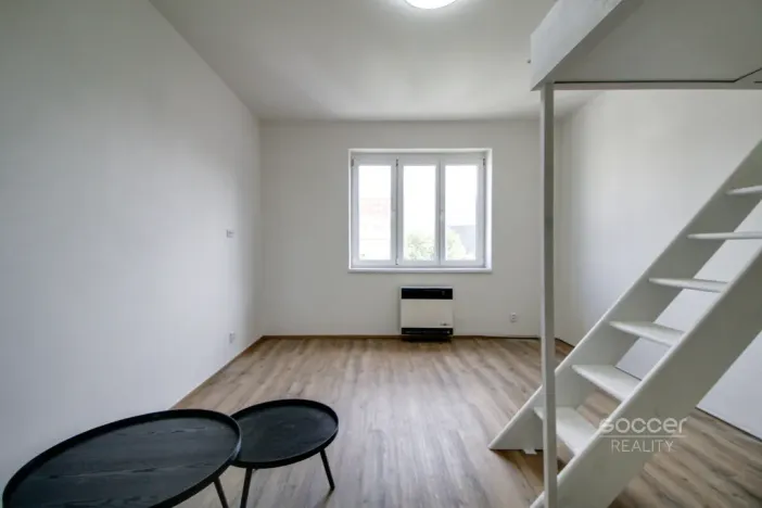 Pronájem bytu 1+kk, Praha - Vysočany, Staromlýnská, 31 m2