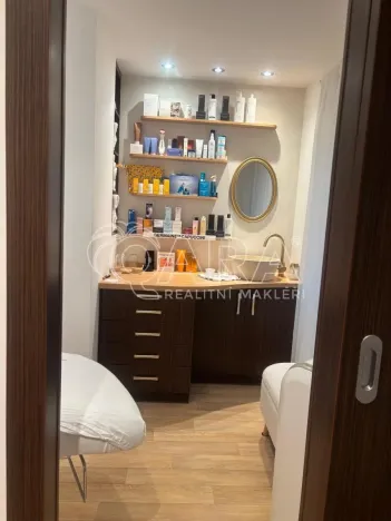 Prodej bytu 1+kk, Praha - Prosek, Veltruská, 22 m2