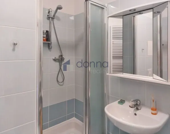 Pronájem bytu 1+kk, Praha, V dolině, 32 m2