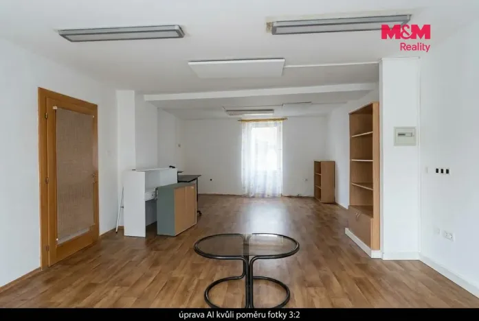 Pronájem obchodního prostoru, Kralovice, Masarykovo nám., 38 m2