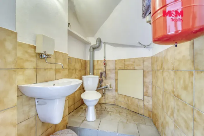 Pronájem obchodního prostoru, Kralovice, Masarykovo nám., 38 m2