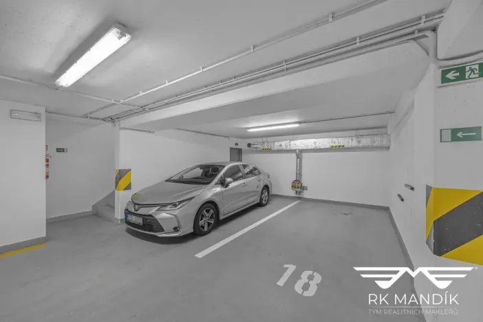 Pronájem garáže, Praha - Prosek, Valečovská, 12 m2