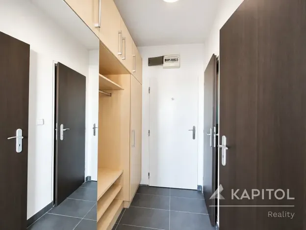 Pronájem bytu 1+kk, Praha - Záběhlice, Topolová, 30 m2