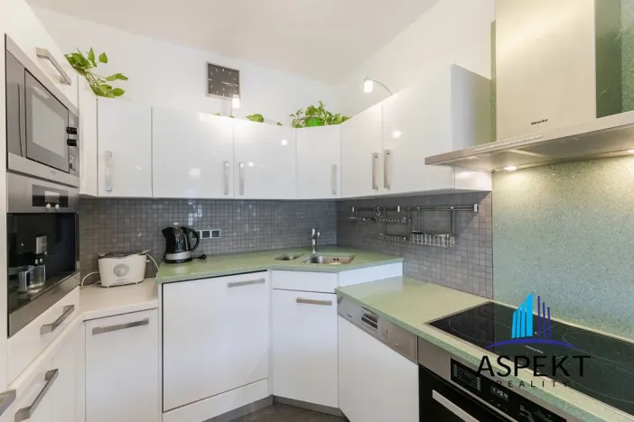 Pronájem bytu 2+kk, Praha - Libeň, Nad Okrouhlíkem, 65 m2