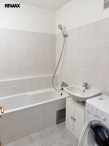 Pronájem bytu 2+1, Praha - Kobylisy, Slancova, 62 m2