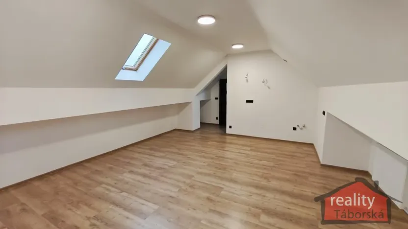 Prodej bytu 2+kk, Nupaky, Nupacká, 82 m2