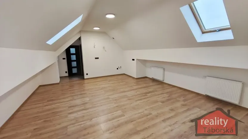 Prodej bytu 2+kk, Nupaky, Nupacká, 82 m2