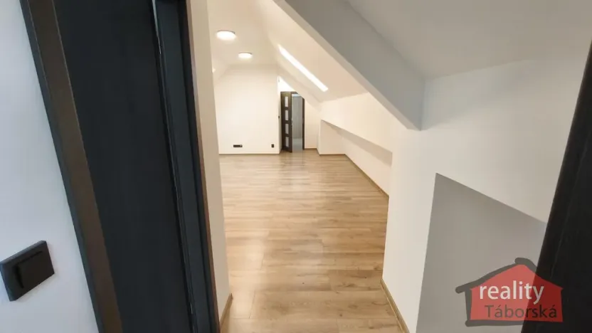 Prodej bytu 2+kk, Nupaky, Nupacká, 82 m2