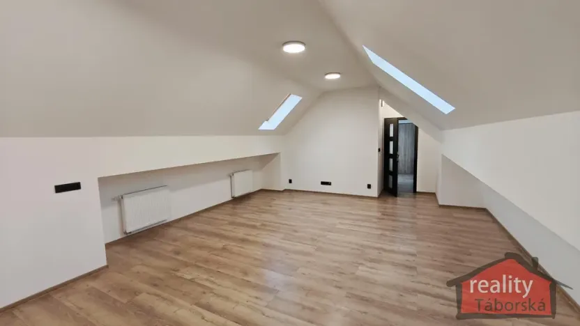 Prodej bytu 2+kk, Nupaky, Nupacká, 82 m2