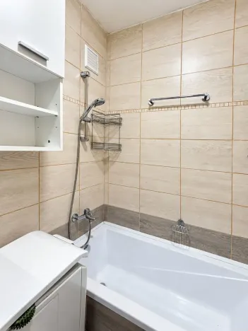 Pronájem bytu 2+1, Kadaň, Chomutovská, 53 m2