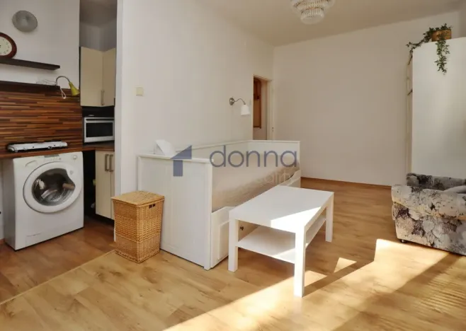 Pronájem bytu 1+kk, Praha, Michelangelova, 23 m2