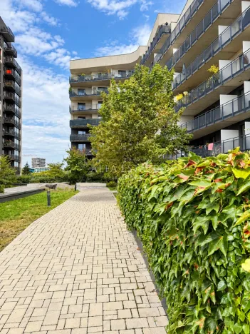 Pronájem bytu 1+kk, Praha - Strašnice, Zvěřinova, 33 m2