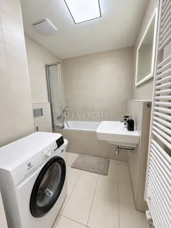 Pronájem bytu 1+kk, Praha - Strašnice, Zvěřinova, 33 m2