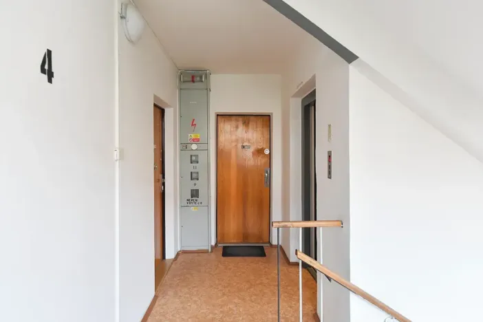 Pronájem bytu 2+kk, Praha - Kobylisy, Famfulíkova, 44 m2