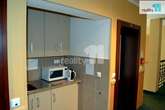 Pronájem kanceláře, Karlovy Vary - Dvory, Chebská, 14 m2