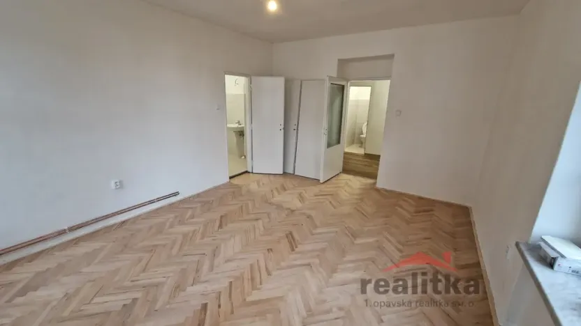 Pronájem bytu 3+1, Opava - Předměstí, Komenského, 106 m2