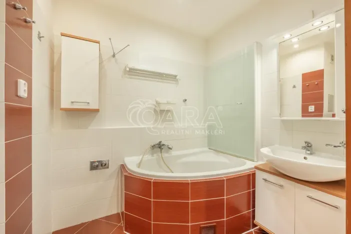 Pronájem bytu 2+kk, Praha - Záběhlice, Velenovského, 53 m2
