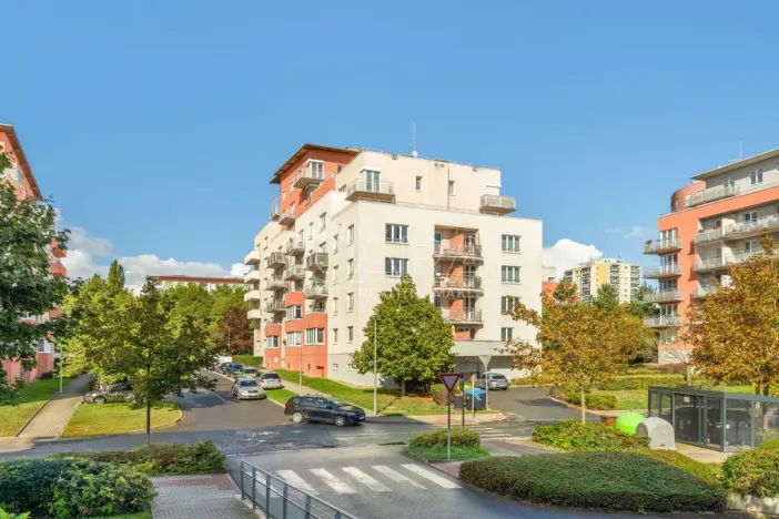Pronájem bytu 2+kk, Praha - Záběhlice, Velenovského, 53 m2