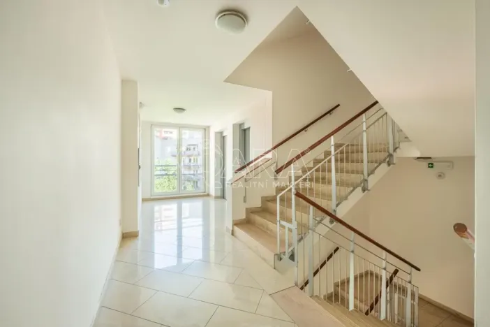 Pronájem bytu 2+kk, Praha - Záběhlice, Velenovského, 53 m2