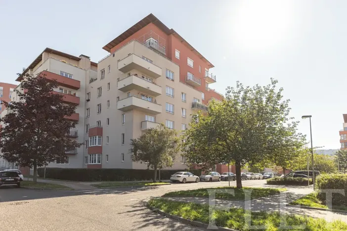Pronájem bytu 2+kk, Praha - Záběhlice, Velenovského, 53 m2