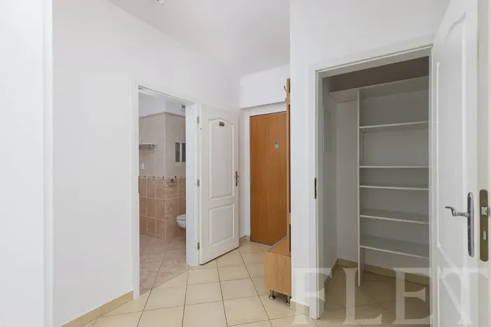Pronájem bytu 2+kk, Praha - Záběhlice, Velenovského, 53 m2