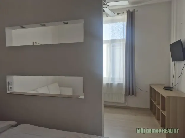 Pronájem bytu 2+kk, Praha - Karlín, Křižíkova, 45 m2