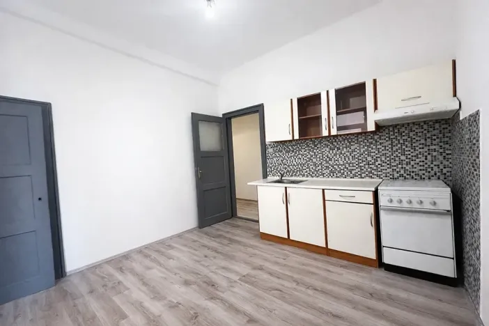 Pronájem bytu 1+1, Karlovy Vary, K. Čapka, 46 m2