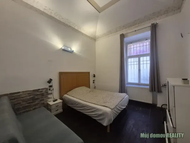 Pronájem bytu 1+1, Praha - Karlín, Křižíkova, 28 m2