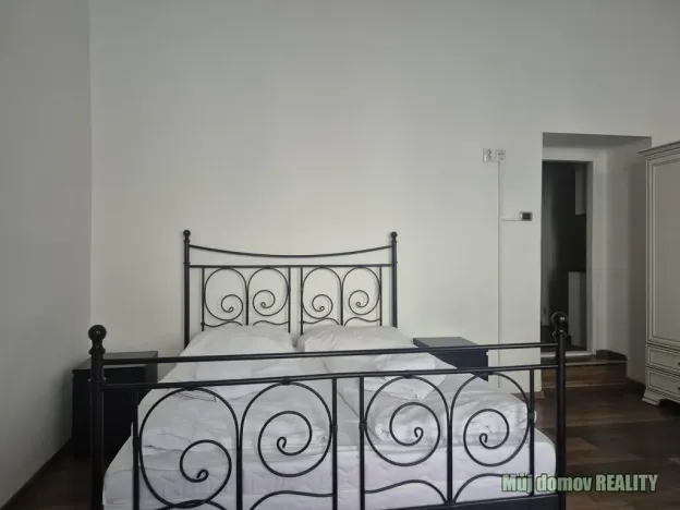 Pronájem bytu 1+kk, Praha - Karlín, Křižíkova, 44 m2