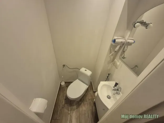 Pronájem bytu 1+kk, Praha - Karlín, Křižíkova, 44 m2