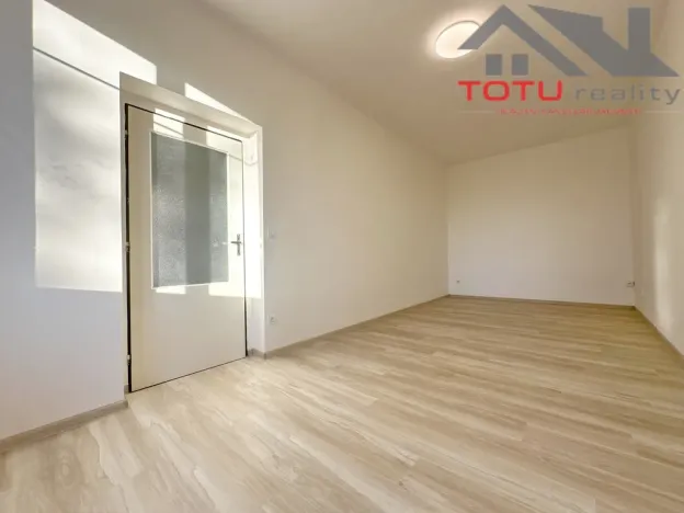 Pronájem bytu 1+1, Jaroměř, Lužická, 42 m2