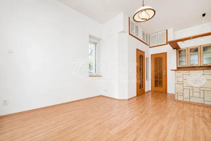 Pronájem bytu 1+kk, Praha - Stodůlky, Živcových, 28 m2