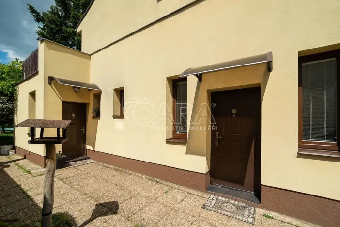 Pronájem bytu 1+kk, Praha - Stodůlky, Živcových, 28 m2