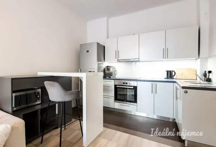 Pronájem bytu 2+kk, Praha - Vršovice, Oblouková, 40 m2
