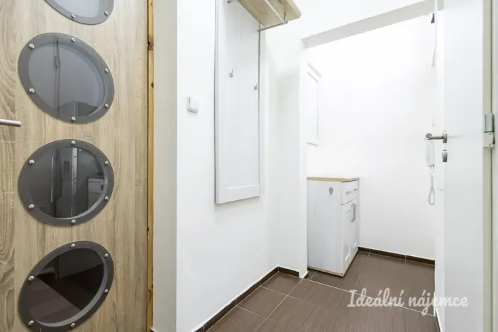 Pronájem bytu 2+kk, Praha - Vršovice, Oblouková, 40 m2