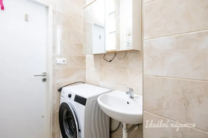 Pronájem bytu 2+kk, Praha - Vršovice, Oblouková, 40 m2