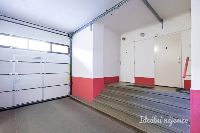 Pronájem bytu 2+kk, Praha - Vršovice, Oblouková, 40 m2