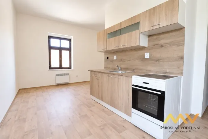 Pronájem bytu 1+kk, Hradec Králové - Nový Hradec Králové, Hlavní, 21 m2