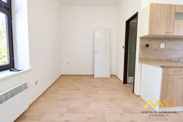 Pronájem bytu 1+kk, Hradec Králové - Nový Hradec Králové, Hlavní, 21 m2