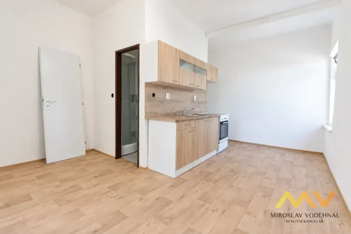 Pronájem bytu 1+kk, Hradec Králové - Nový Hradec Králové, Hlavní, 21 m2