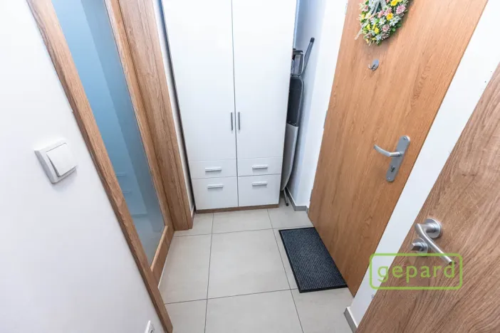 Pronájem bytu 1+kk, Praha, Ke kříži, 26 m2