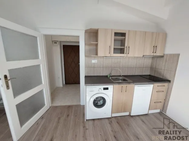 Pronájem bytu 1+kk, Praha, Na mokřině, 26 m2