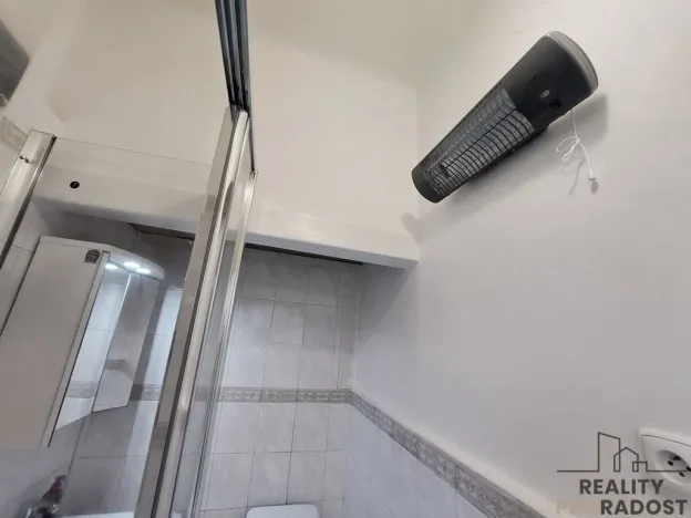 Pronájem bytu 1+kk, Praha, Na mokřině, 26 m2