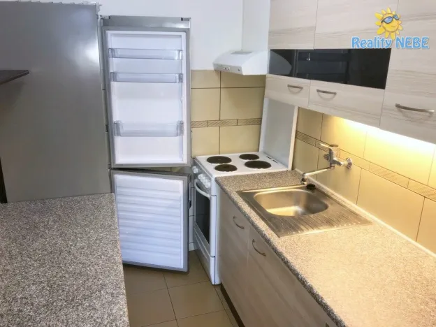 Pronájem bytu 2+kk, Praha - Kobylisy, Famfulíkova, 47 m2